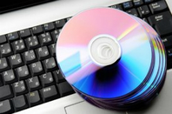 PCの上に複数のCD